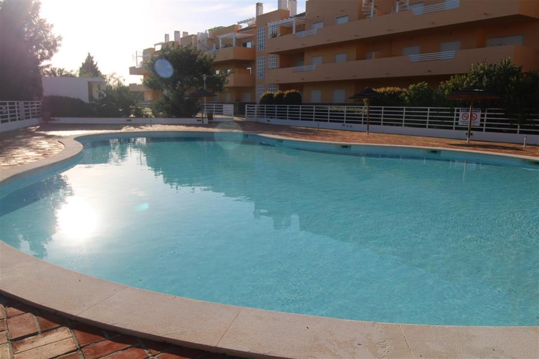 Marinho - 2 Bedroom 2 Bathroom Ground Floor Apartment With Communal Pool And Gardens Conceição Kültér fotó