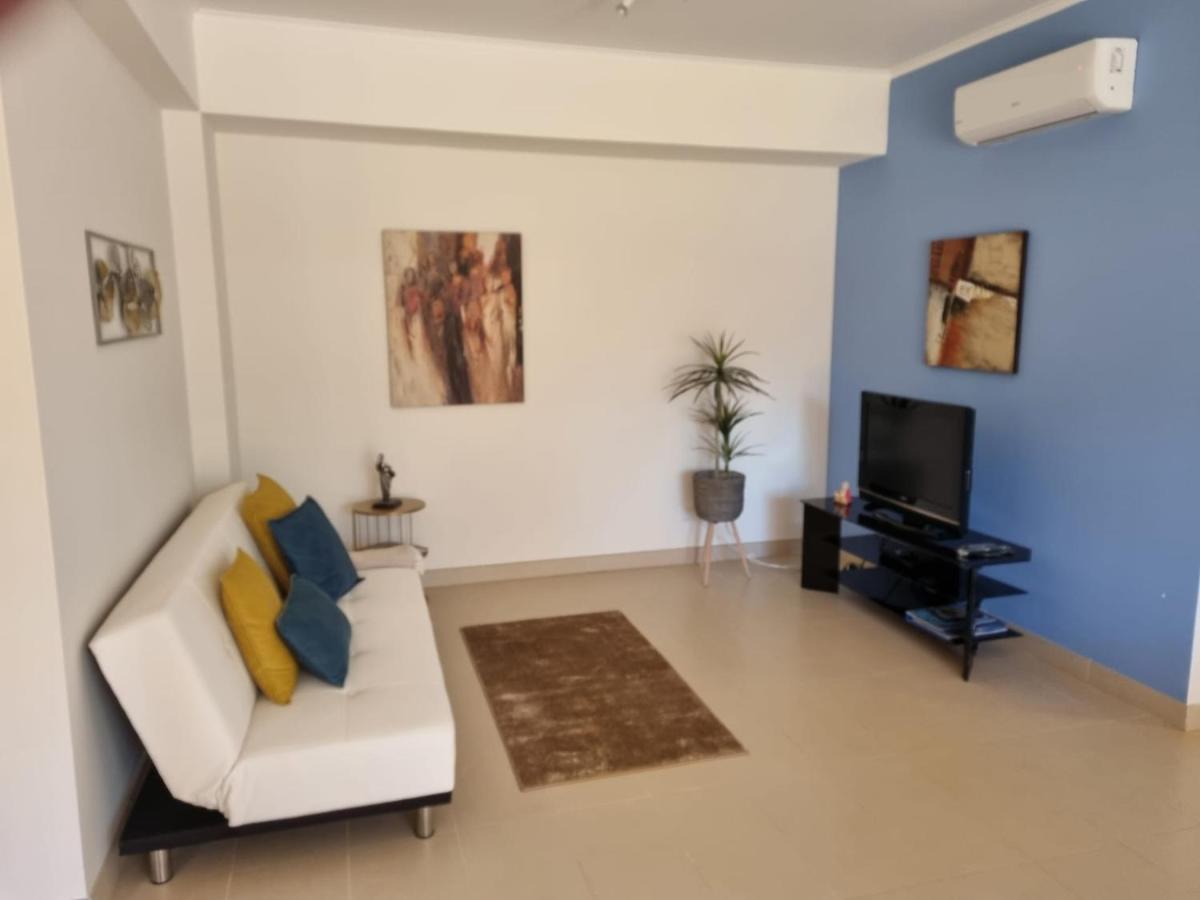 Marinho - 2 Bedroom 2 Bathroom Ground Floor Apartment With Communal Pool And Gardens Conceição Kültér fotó