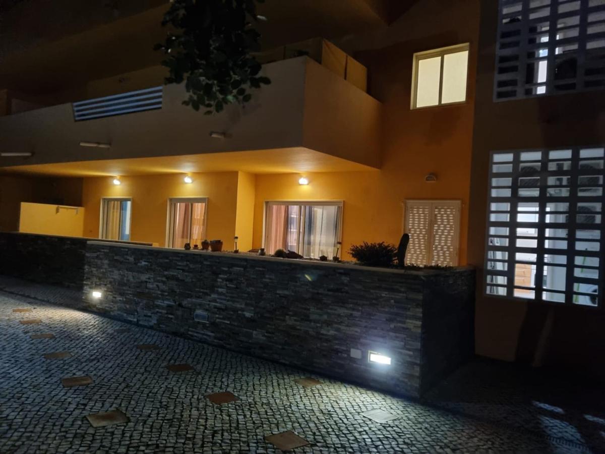 Marinho - 2 Bedroom 2 Bathroom Ground Floor Apartment With Communal Pool And Gardens Conceição Kültér fotó