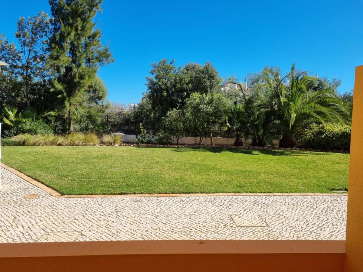 Marinho - 2 Bedroom 2 Bathroom Ground Floor Apartment With Communal Pool And Gardens Conceição Kültér fotó